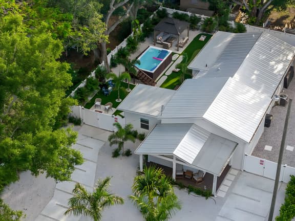 Cockatoo Cabana